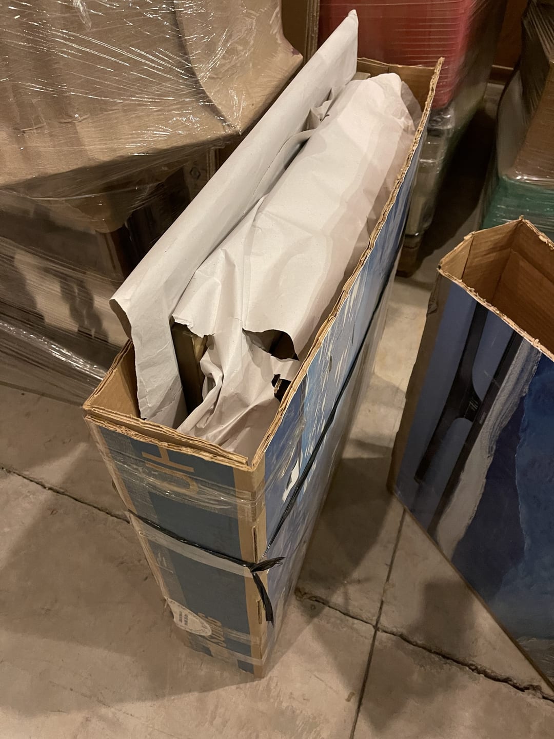 Marcos y piezas delicadas protegidos individualmente para el traslado